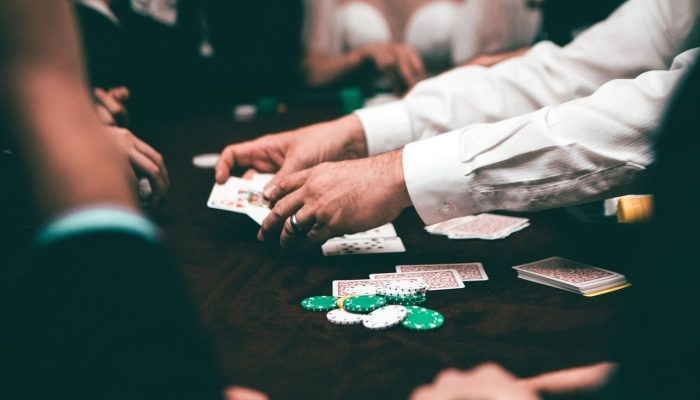 Online-Casino-vs.-Traditional-Casino-A-Comprehensive-Comparison-1.jpg